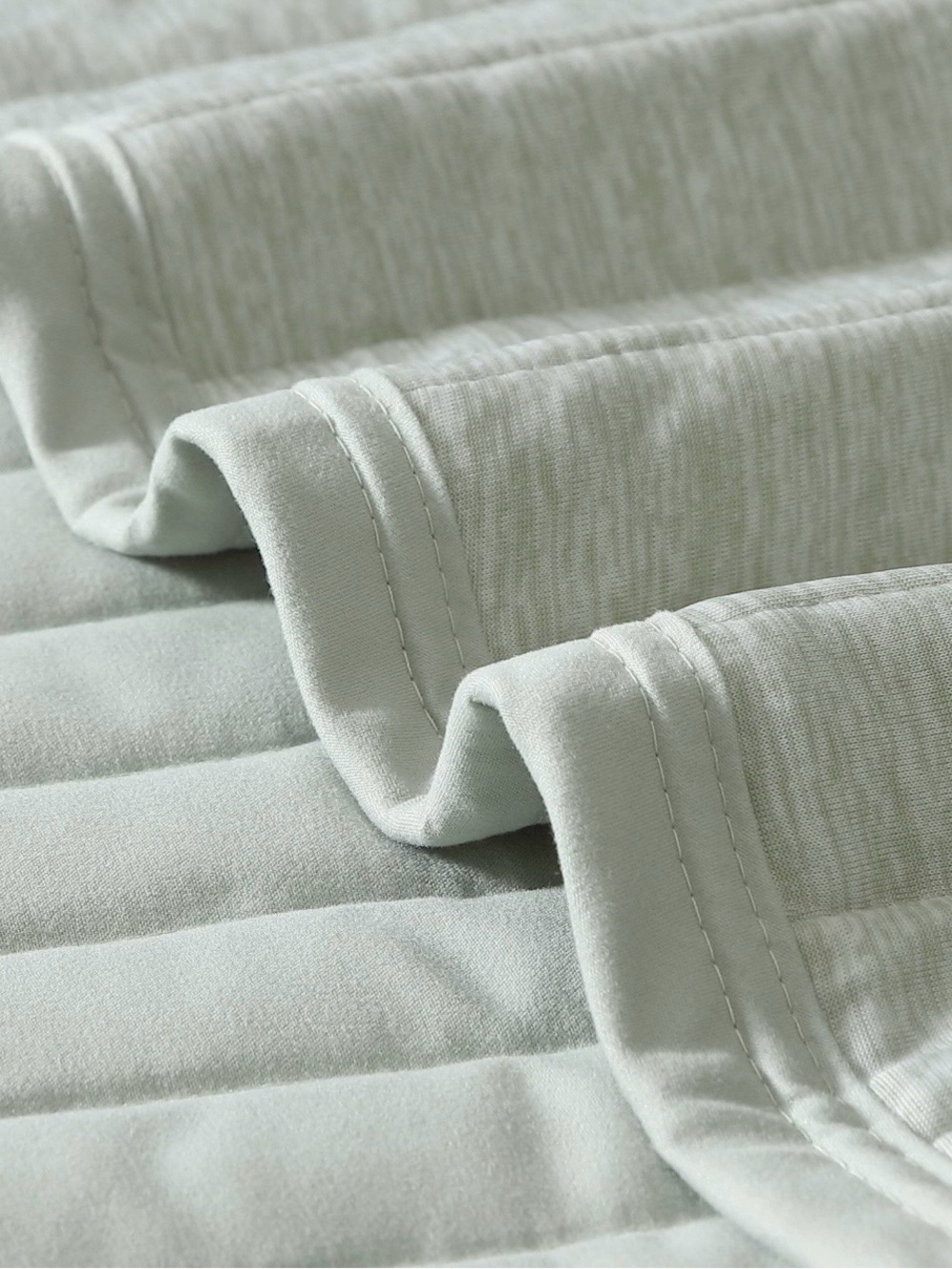 Member's Mark Cooling Throw Blanket - Picture 2 of 4